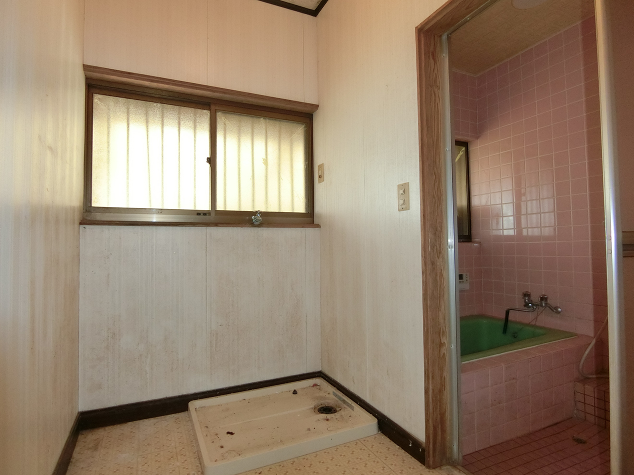 寒さが気になっていた脱衣室と浴室まわりのリノベーション施工前